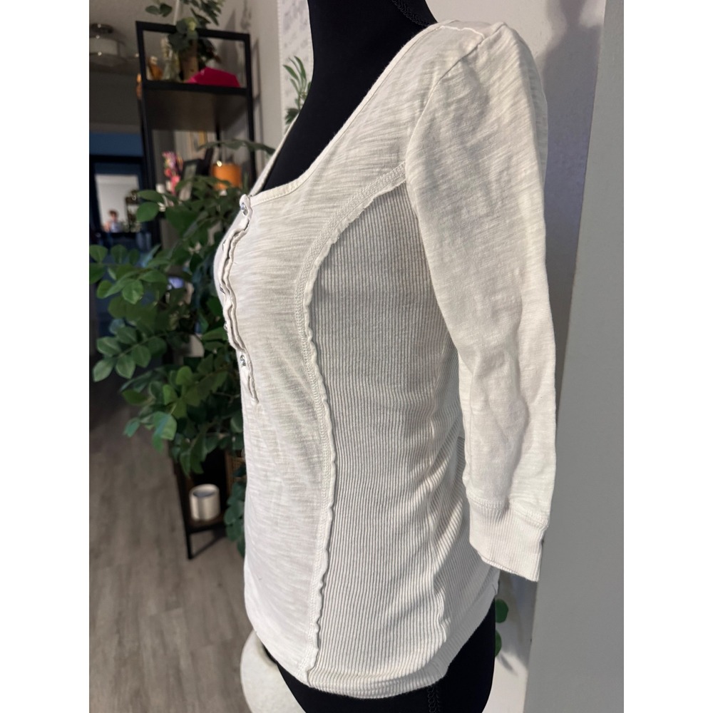 G By Guess Womens White Slub Knit Henley Top Rhinestone Button 3/4 Sleeve Small - Picture 4 of 5